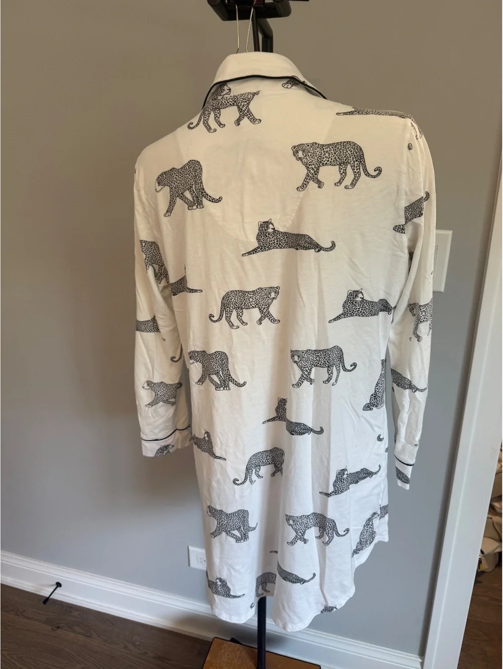 Petite Plume Women's Small White Cotton Leopard Print Pajama Shirt - Picture 8 of 10